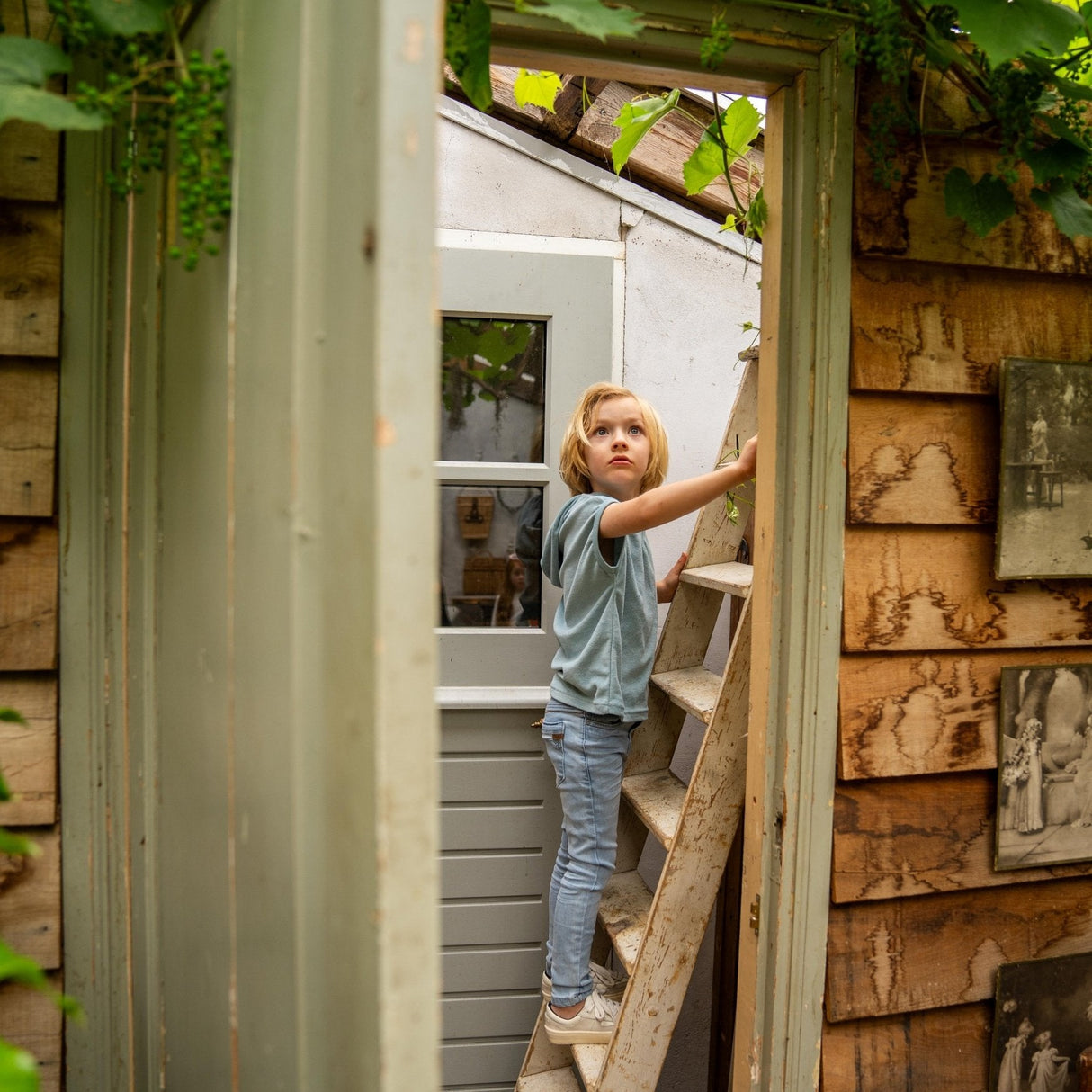 BOYS T-SHIRT SLEEVELESS WITH HOOD LOOSE FIT