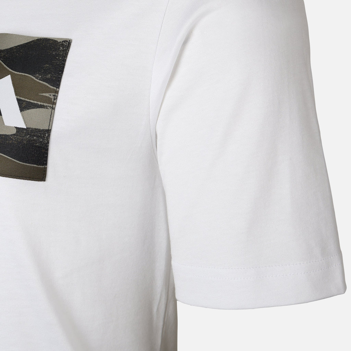 Men Camo Woven Pocket Graphic T-Shirt