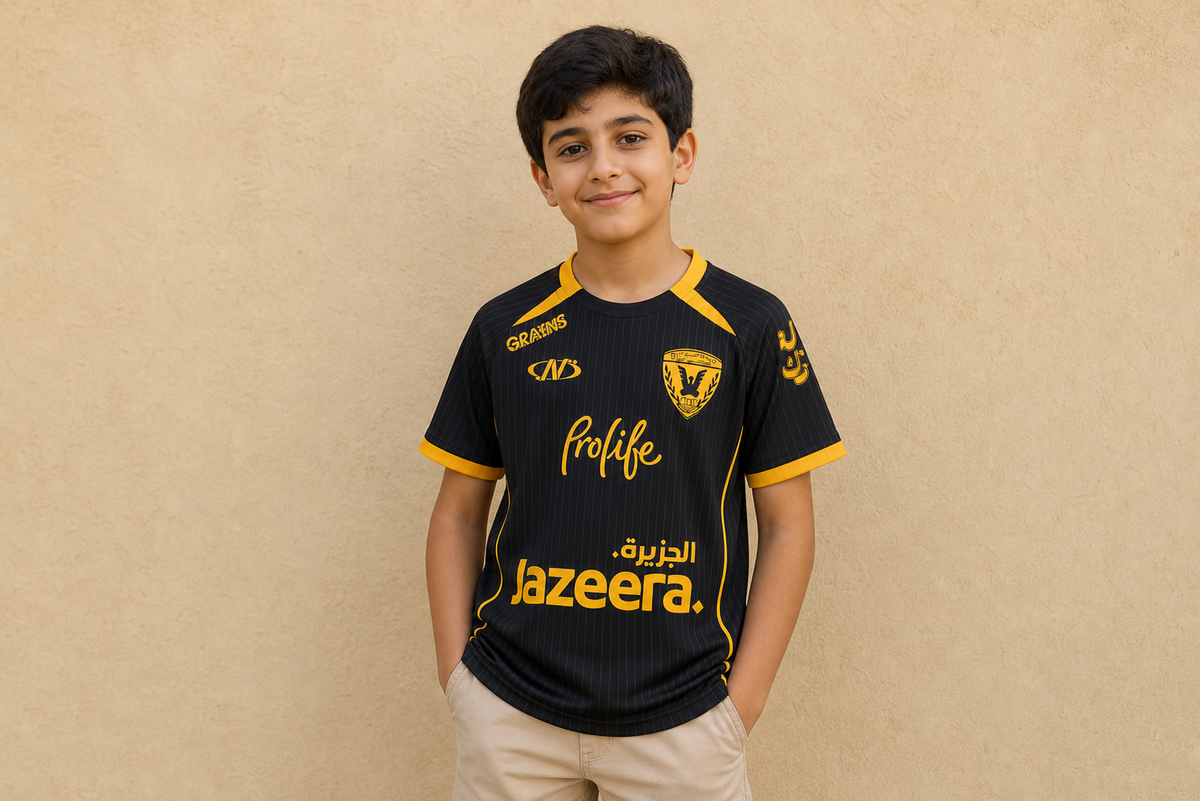 Boys Qadsia T-Shirt Short Sleeve - BLACK - on model