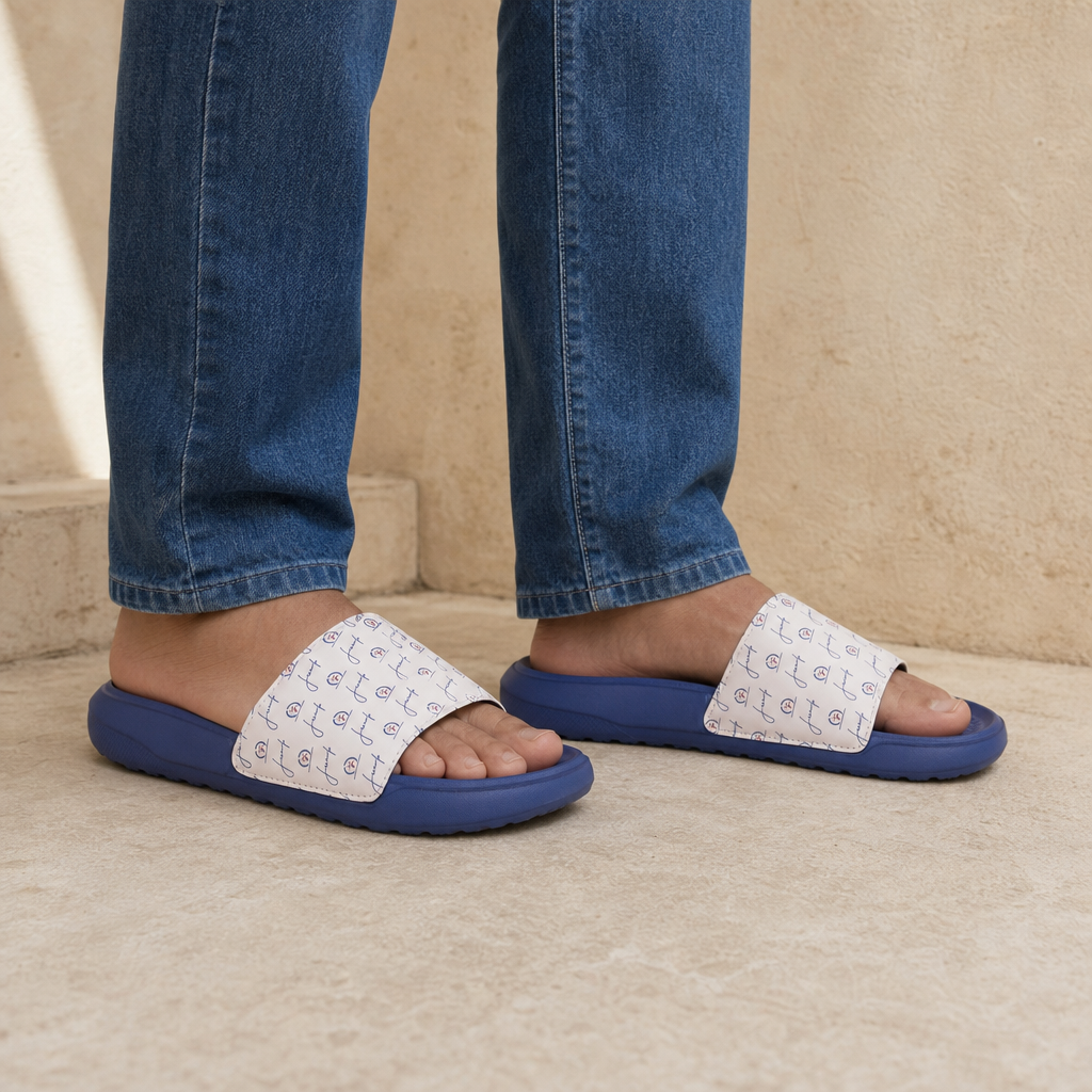 JM-26-7524 MEN CASUALS SLIPPERS / JM-26-7524 MEN CASUALS SLI - WHT-RYL - on model
