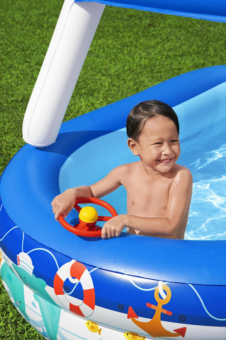 Sea Captain Family Pool With Sunshade
