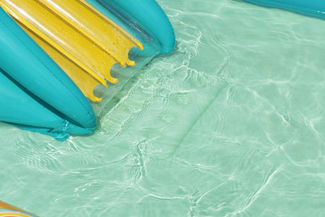 Retro Groove Family Water Play Center